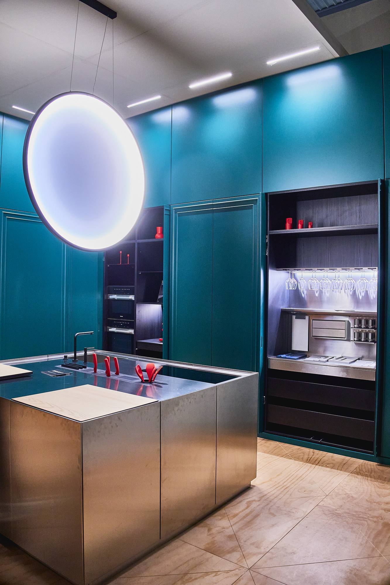 SALONE DEL MOBILE Mmilano kuchnia prosta i minimalistyczna ciekawy kolor wnętrza trendy 2022 