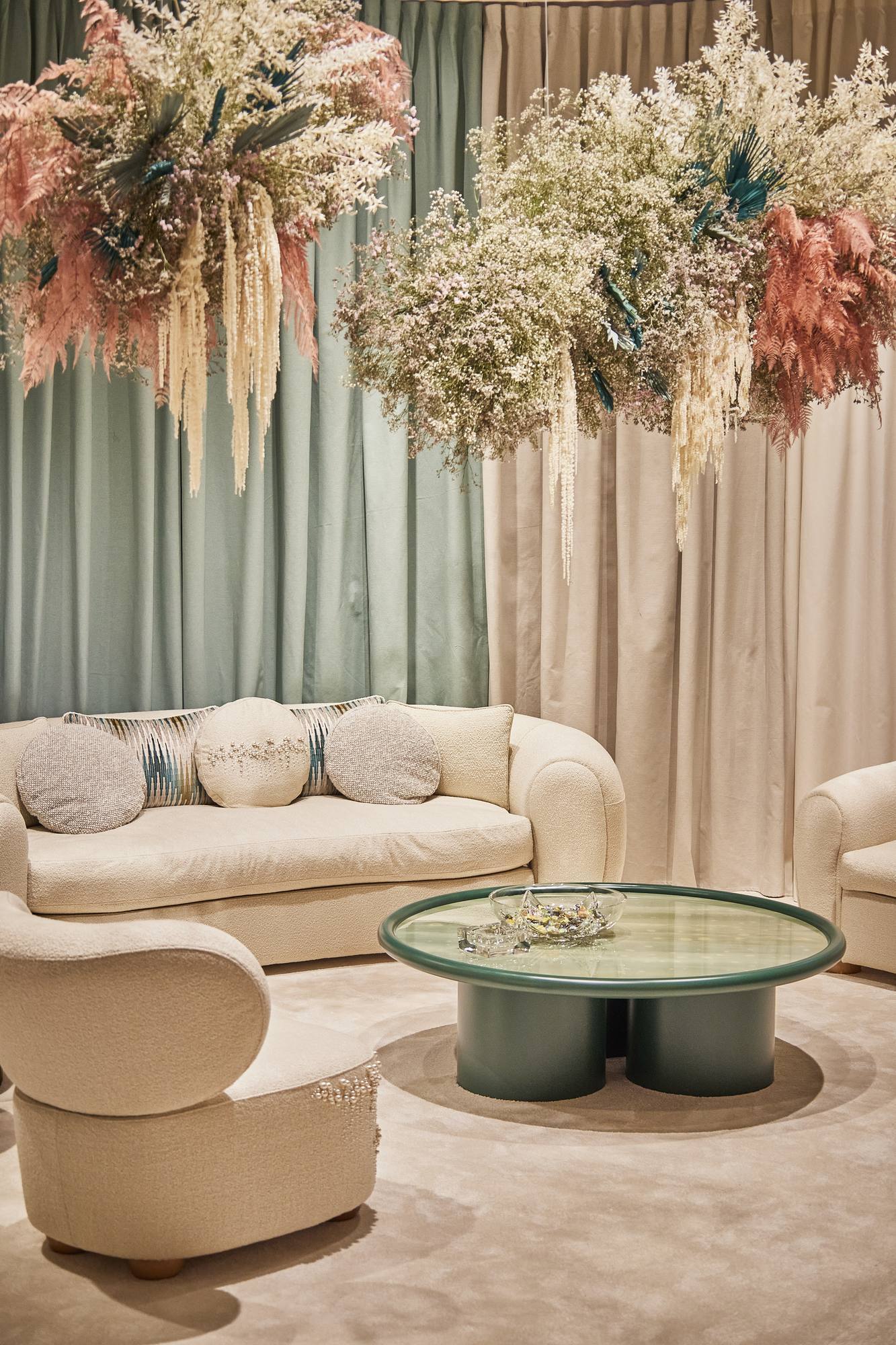 SALONE DEL MOBILE Mmilano rok 2022 to oryginalne dekoracje efektowne meble i piękne pastelowe kolory