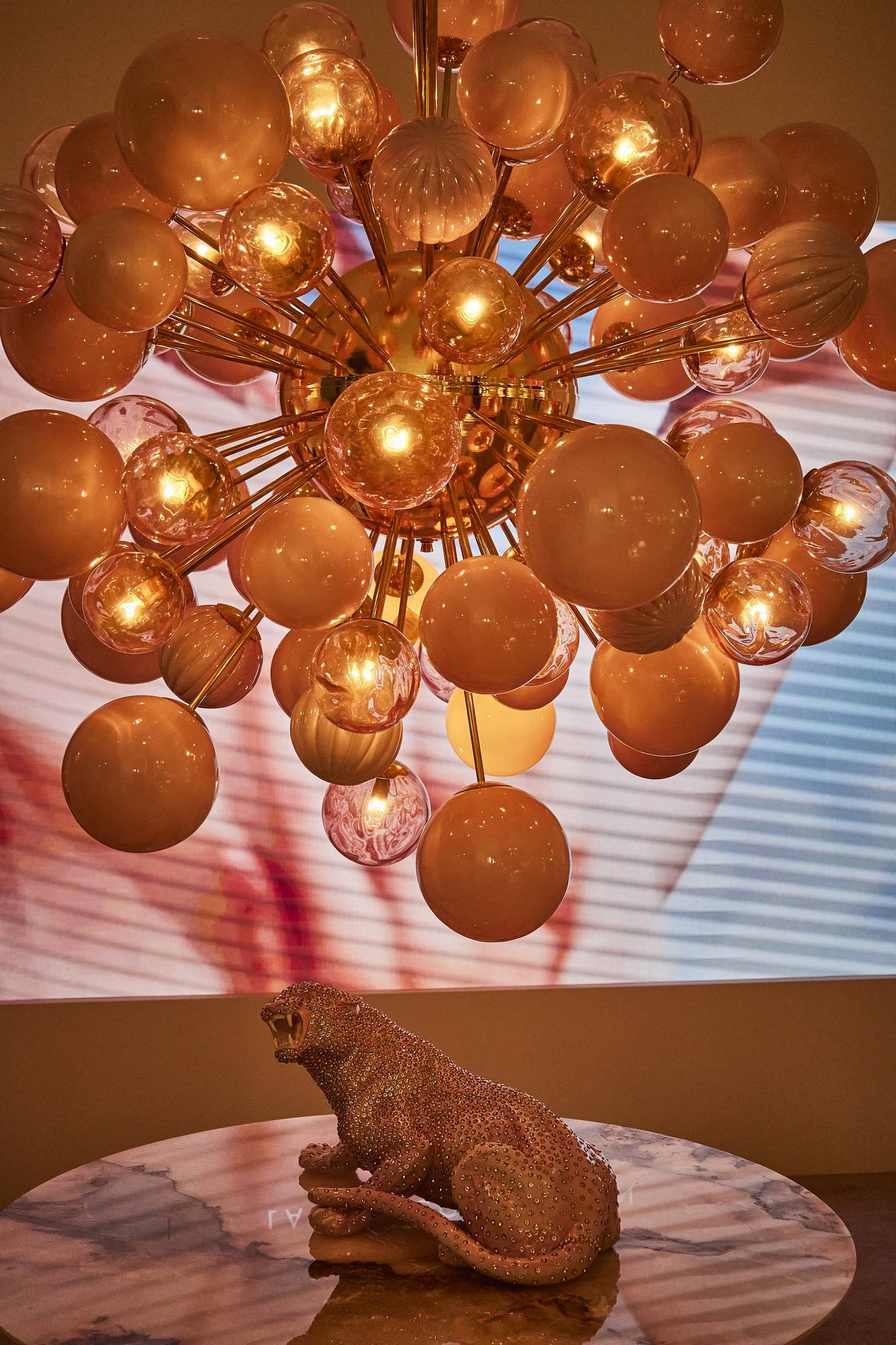 SALONE DEL MOBILE Mmilano duża piękna ekskluzywna lampa nas stół nowości Mediolan 2022