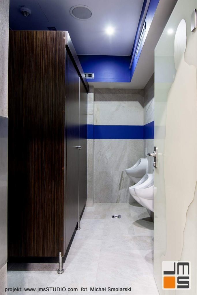 2016 09 jmsstudio 04 projekt wnetrz restauracji krakow toaleta w kolorze niebieskim nowoczesna ceramika