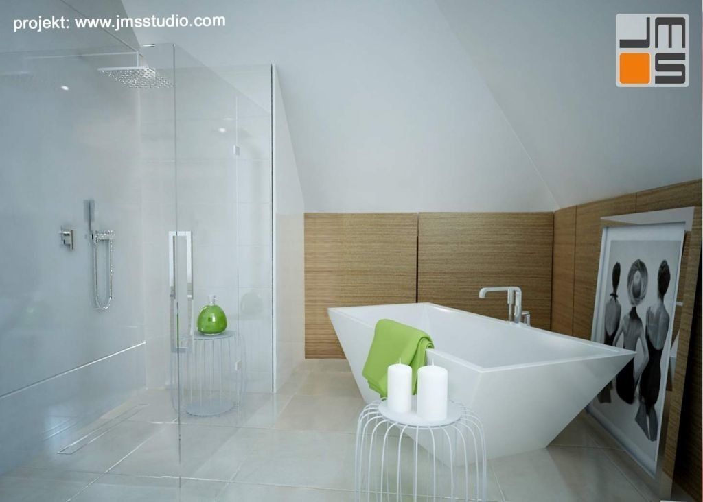 W przestronnym salonie kąpielowym zastosowano obok wanny wolnostojącej dużywygodny przesklony prysznic z deszczownicą i dekoracyjne elementy drewniane