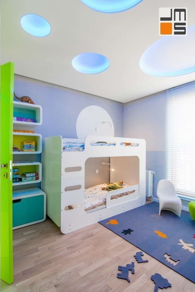 Nowoczesny pokój dziecięcy z piętrowym łóżkiem pomysł na oświetlenie pokoju dziecięcego