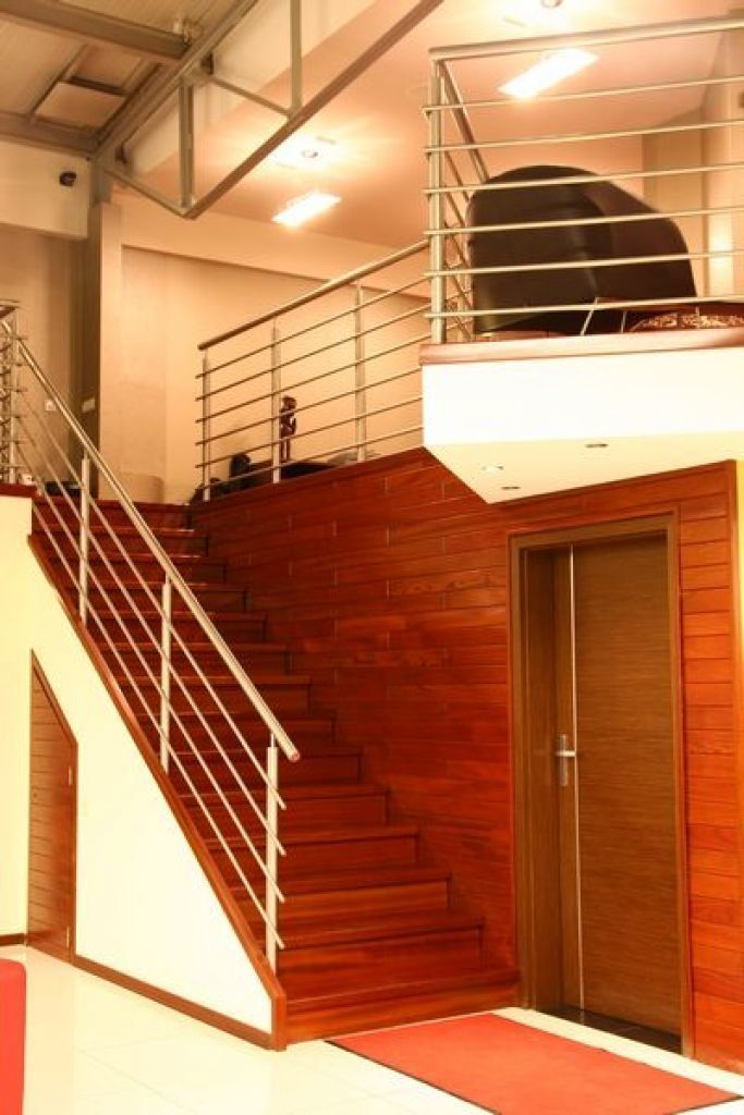 Projekt schodów drewnianych na antresolę.