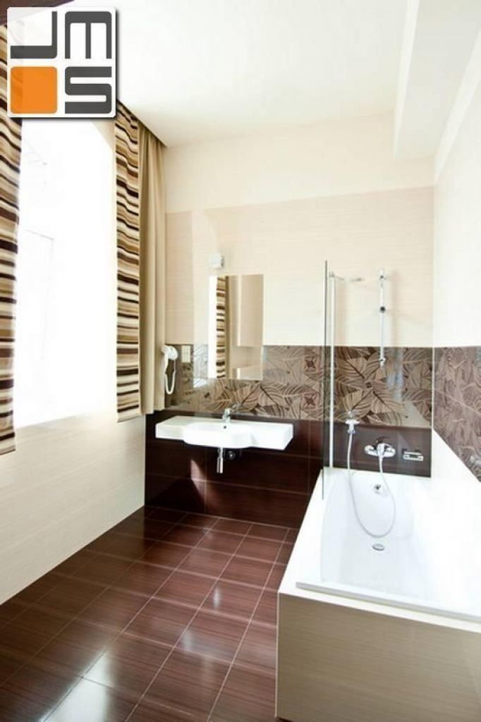Zdjęcie łazienki typowej przy pokojach w hotelu czterogwiazdkowym